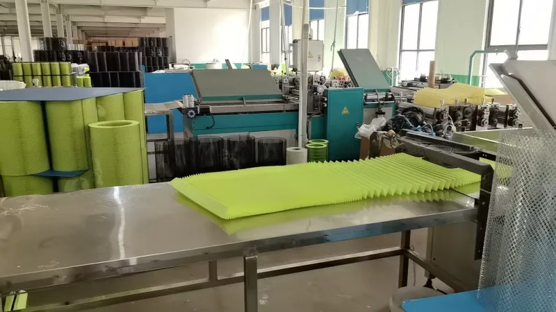 The folding process of heavy truck filter paper